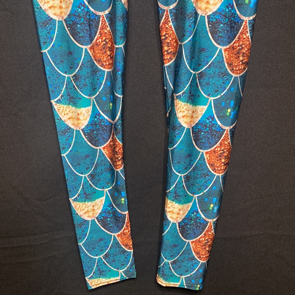 Lotus Mermaid Leggings - Picture 5 of 11